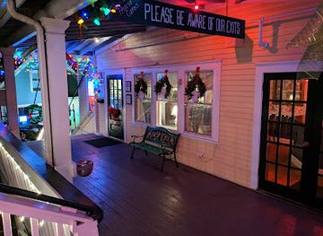 massachusetts/provincetown/nightclub/porch-bar-at-gifford-house