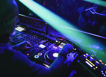 croatia/split/bacvice/nightclub/club-otium