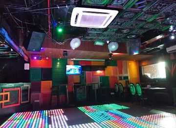 india/delhi/hauz-khas-village/nightclub/amplifier-club
