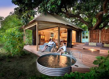 zimbabwe/mana-pools-national-park/nightclub/nyamatusi-camp-mahogany