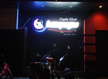 Night Club Champagne by Diana Rojas