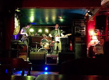 ireland/cliffs-of-moher/nightclub/kenny-s-bar