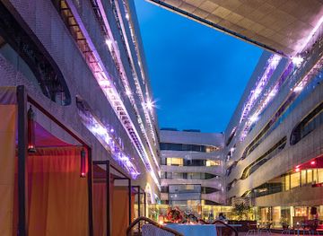 india/hyderabad/hussain-sagar/nightclub/aqua