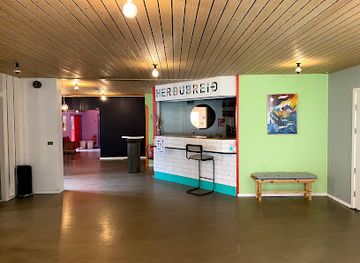 iceland/seydisfjordur/nightclub/heroubio