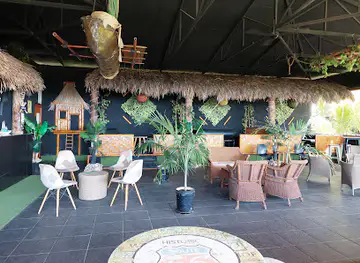 Ponkys Bar & Cafe