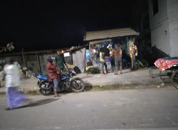 bangladesh/rajshahi/nightclub/kakir-cha-dokan