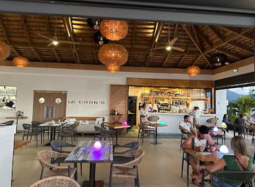 french-polynesia/moorea/nightclub/le-cook-s-bar-et-restaurant-moorea