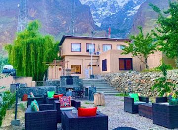 pakistan/karimabad/nightclub/the-guest-house-hunza