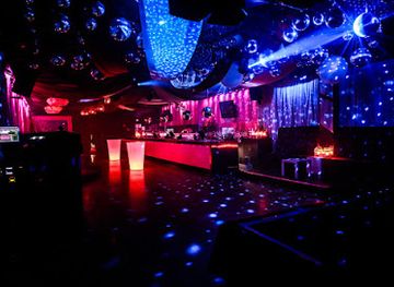 australia/western-district/nightclub/magic-men-australia