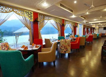 india/rishikesh/ram-jhula/nightclub/jal-jalebi