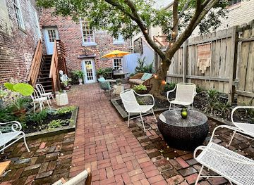 virginia/fredericksburg/nightclub/wine-bar-at-centerpiece-studio