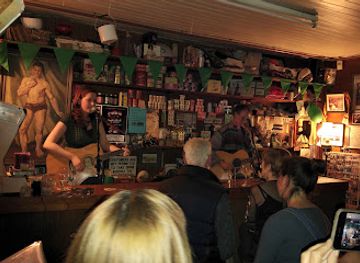 ireland/mizen-head/nightclub/levis-corner-house