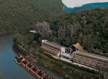 thailand/kanchanaburi/sai-yok/nightclub/river-kwai-village-hotel