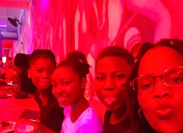 mozambique/maxixe/nightclub/mom-s-pub