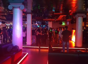 italy/lunigiana/nightclub/dancing-divina