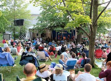 vermont/middlebury/nightclub/middlebury-festival-on-the-green