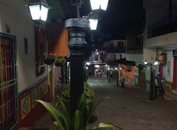 colombia/guatape/nightclub/contragolpe-resto-bar