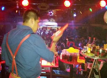 peru/huancavelica/nightclub/latin-rock-ariana-disco