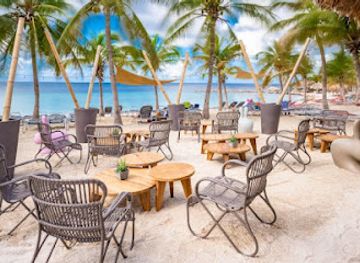 curacao/sint-michiel/nightclub/coast-beach-restaurant-blue-bay-curacao-golf-beach-resort