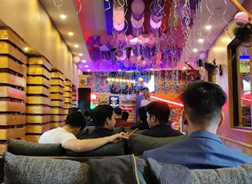 nepal/patan/mangal-bazaar/nightclub/titos-pub-n-lounge