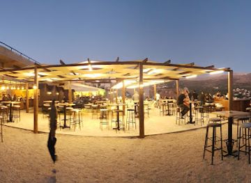 Vee Lounge