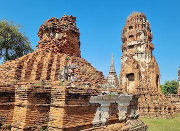 thailand/ayutthaya/wat-mahathat/nightclub/wat-mahathat