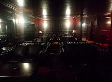 guinea/conakry/dixinn/nightclub/silencio-privado-club