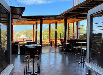 ecuador/galapagos-islands/nightclub/aeropuerto-vip-club