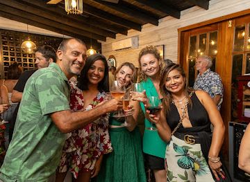 honduras/roatan/nightclub/bodega-22-cigar-whiskey-wine-bar