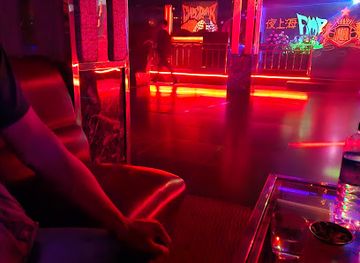 myanmar-burma/bagan/nyaung-u/nightclub/emperor