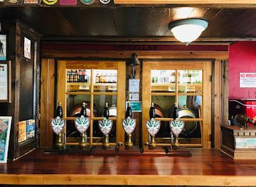 oregon/oregon-coast/nightclub/3-legged-crane-pub-and-brewhouse