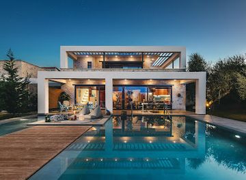 vietnam/ho-chi-minh-city/district-5/nightclub/nha-huy-minh