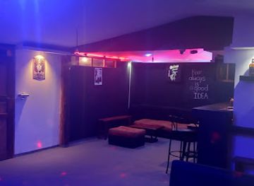 ecuador/papallacta-hot-springs/nightclub/dos-q-tres