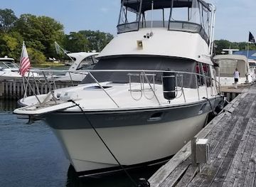 ohio/kelleys-island/nightclub/unique-marker-yacht-club