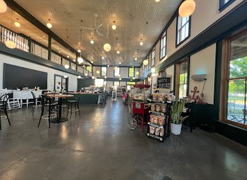 new-york/thousand-islands/nightclub/the-guzzle