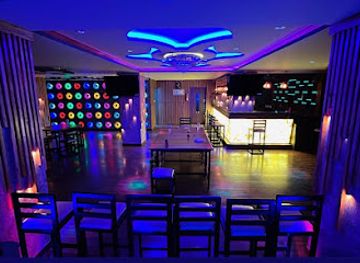 bhutan/chhukha-district/nightclub/high-beats