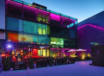 Zwei Bar