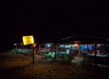 myanmar-burma/ngapali-beach/nightclub/the-green-umbrella
