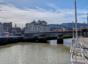 spain/bilbao/casco-viejo/nightclub/muelle