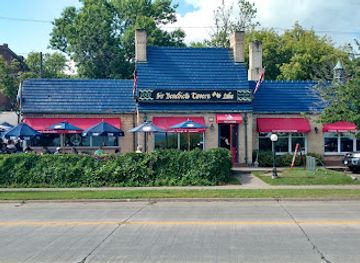 Sir Benedicts Tavern on the Lake