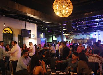 el-salvador/santa-ana/santa-ana-volcano-national-park/nightclub/clubbers-santa-ana