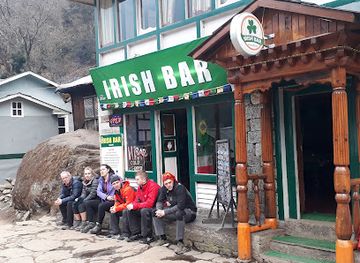 nepal/everest-base-camp/nightclub/the-irish-bar-and-phakding-view-point-cafe