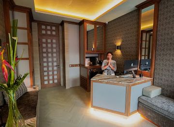 THE LUXE LOUNGE
