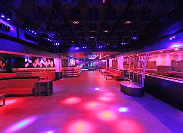 france/versailles/chateau-de-versailles/nightclub/pacha-club