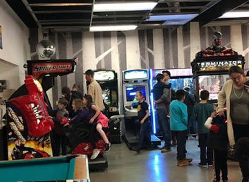 new-mexico/taos/nightclub/gutters-bowling