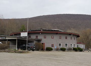vermont/mount-equinox/nightclub/the-roundhouse-bar-grill