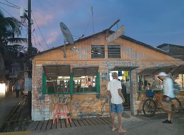 honduras/utila/nightclub/skid-row-bar-grill