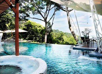 Makanda Pool Lounge