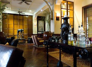 cambodia/siem-reap/old-market-area/nightclub/elephant-bar