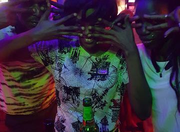uganda/entebbe/nightclub/amazon-pub-entebbe